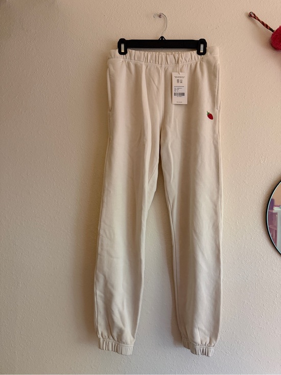 MATE the Label Pants - MATE x Lisa Says Gah Organic Fleece Embroidered Relaxed Pocket Sweatpant